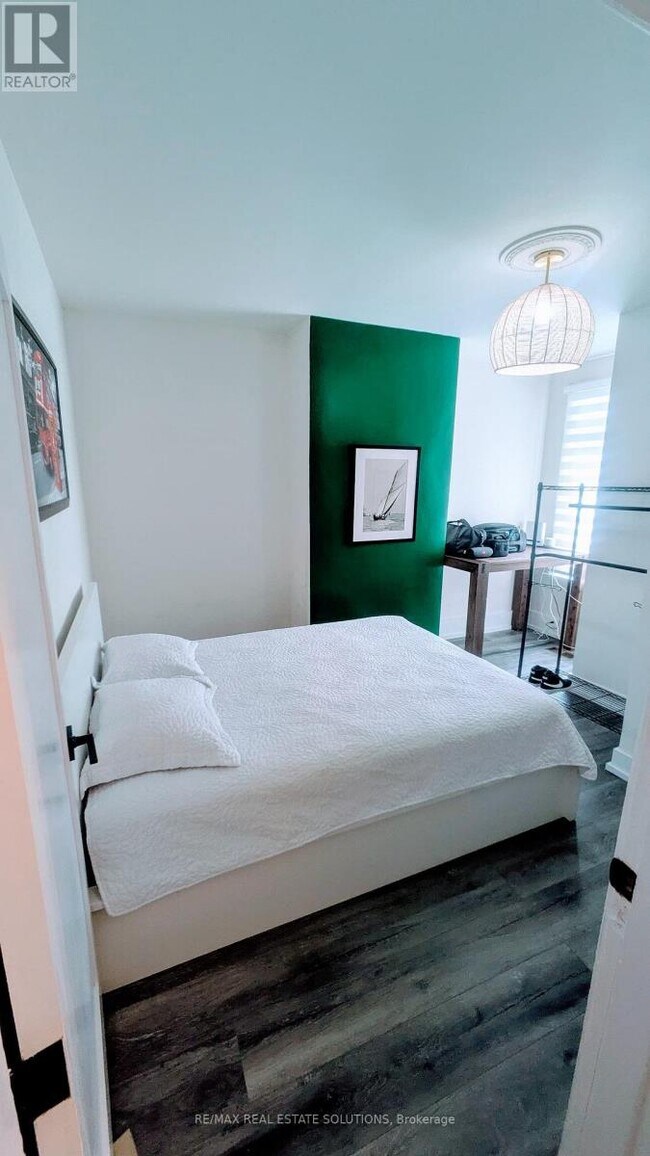 Photo du bâtiment - 206 Bathurst St