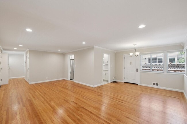 Building Photo - Luxury Apartment Available in gated Community downtown Palo Alto!