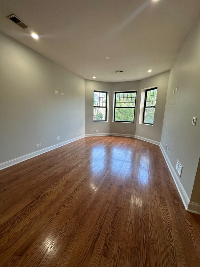 Foto del edificio - 4336 S Indiana Ave