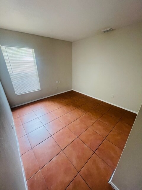 Building Photo - *** MOVE IN SPECIAL***DEVONWOOD in East Or...