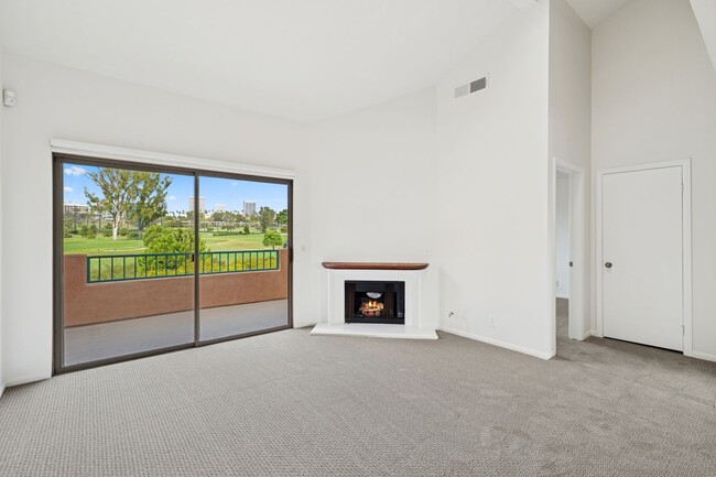 Building Photo - Villa Point Upper Unit with Loft and Golf ...
