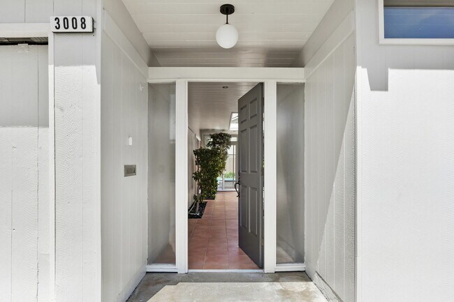 Building Photo - 3008 Alcazar Dr