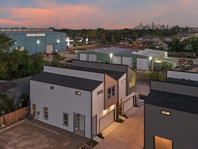 Foto del edificio - 227 Noras Ln