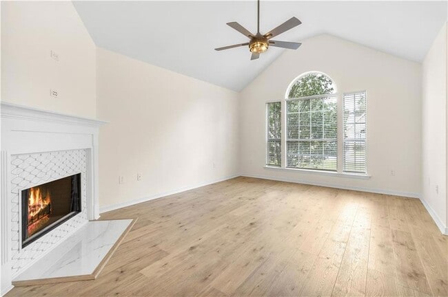 Foto del edificio - 1366 Valmont St