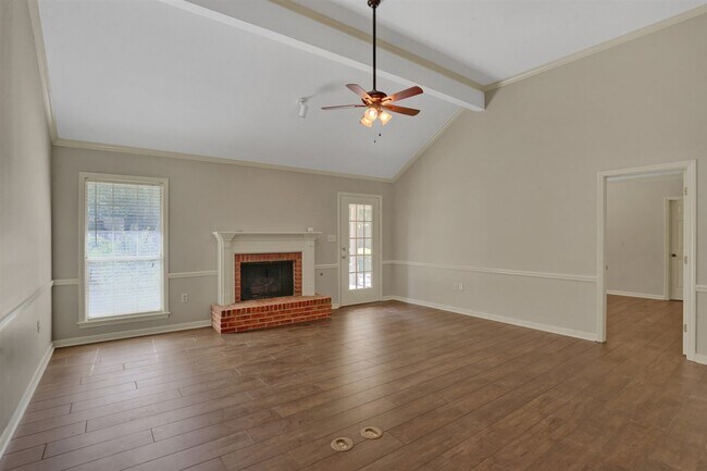 Building Photo - 65 Camellia Ln