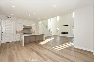 Building Photo - 209 Mask