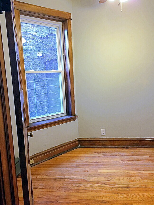 Segundo dormitorio - 5339 S Maryland Ave
