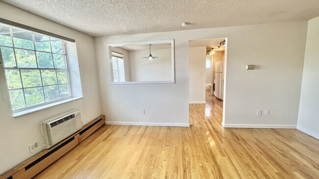Building Photo - 1 bed/1 bath condo near Wash Park