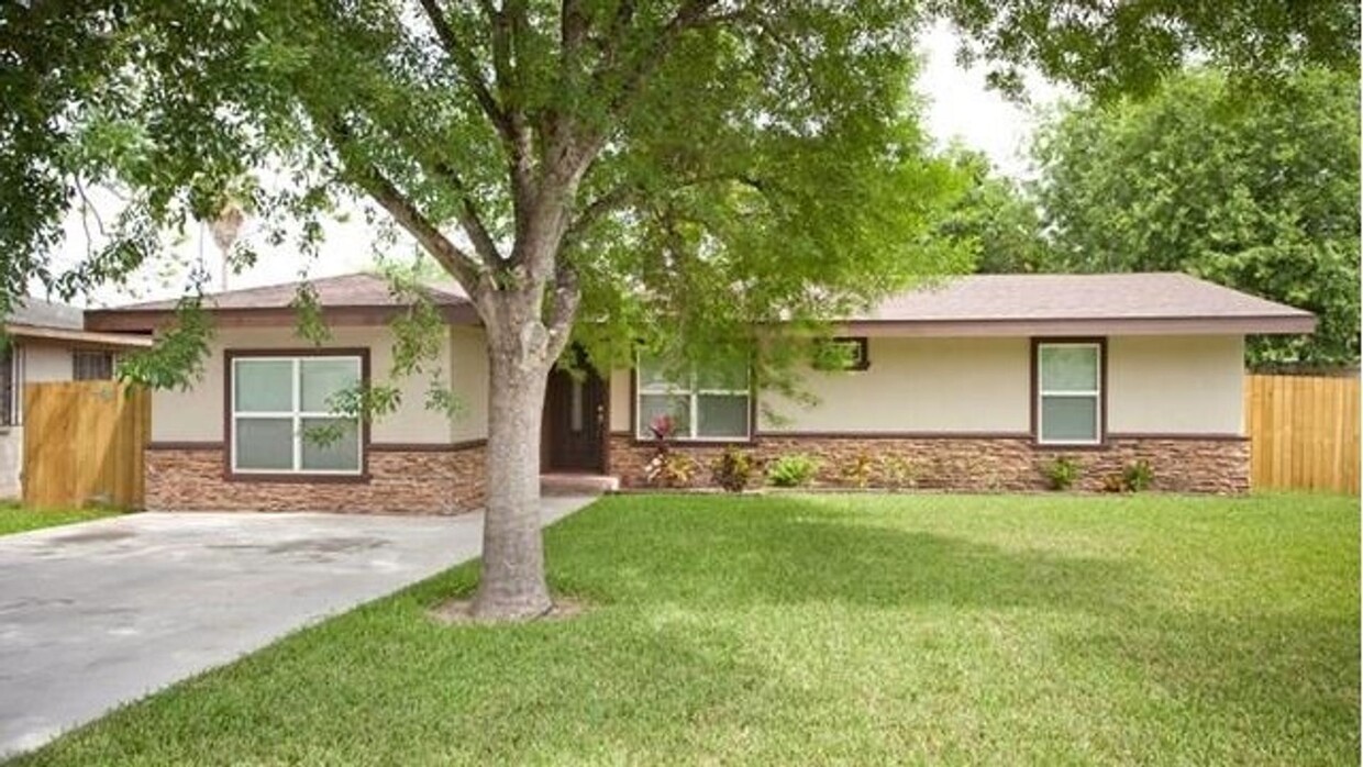 Foto principal - Beautiful 4 bedbroom 2 bath home in McAllen.