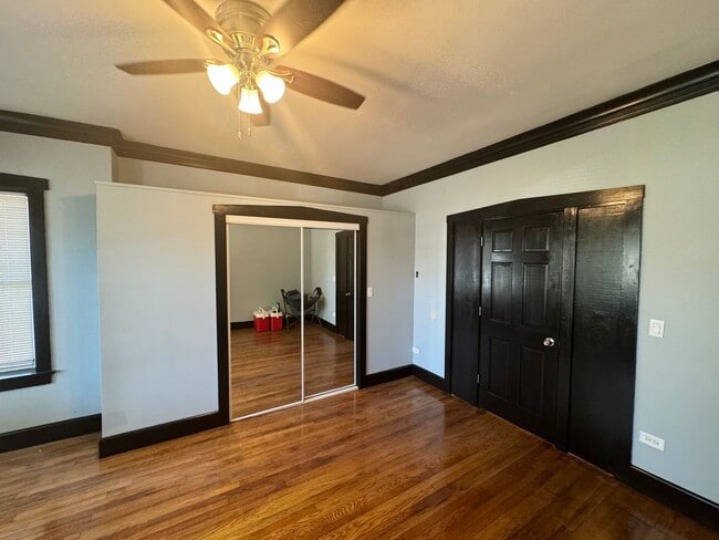 Building Photo - 6213 S Loomis Blvd