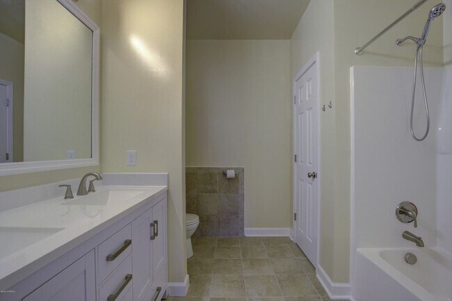 Building Photo - 303 Cedar Island Trl
