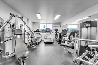 Building Photo - 919 Hillcrest Dr