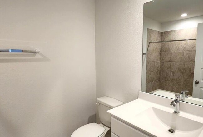 Foto del edificio - 3926 Pierce Pl Ln