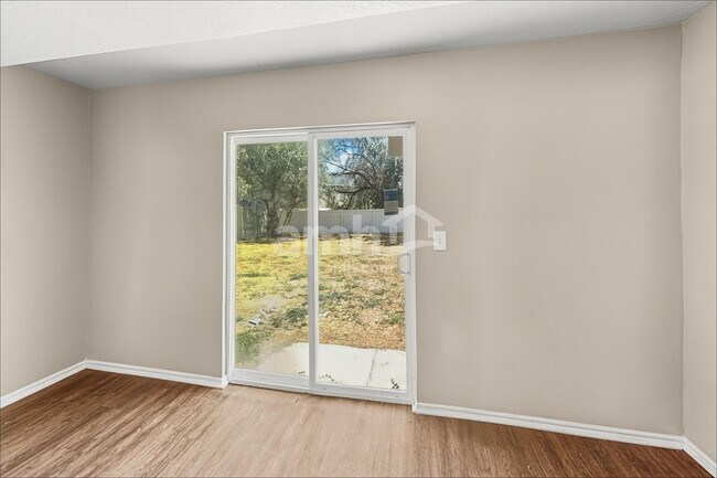Foto del edificio - 1836 N Stallion Ln