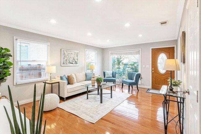 Building Photo - 354 Dana St