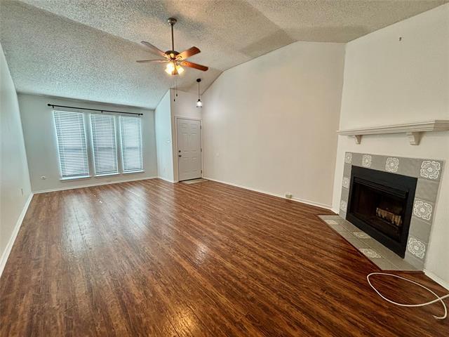 Foto del edificio - 811 Midcreek Dr