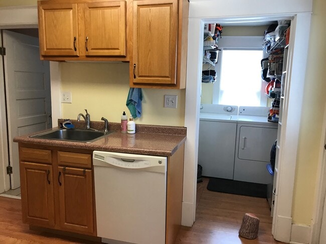 Foto del edificio - 2218 Buchanan St NE