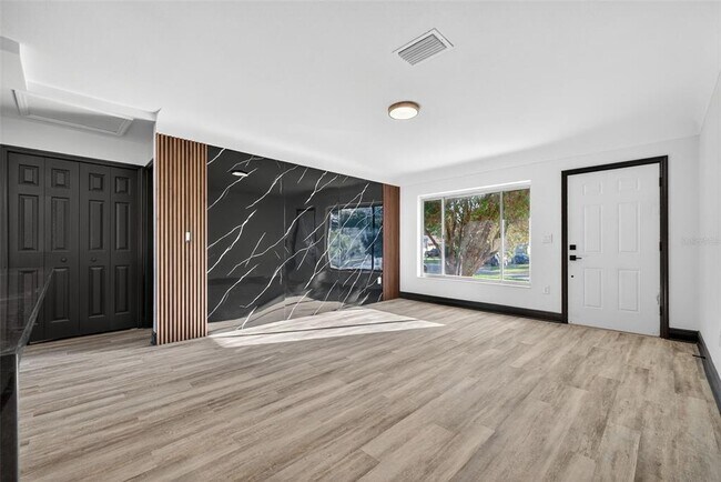 Foto del edificio - 2401 42nd St S