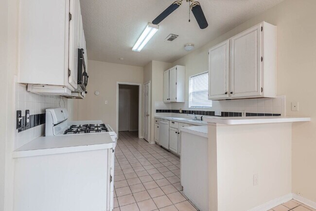 Building Photo - 17030 Macleish Dr