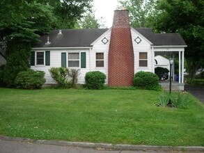 Building Photo - 367 E Beaumont Rd