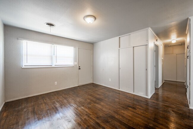Foto del edificio - 2411 N Vernon St