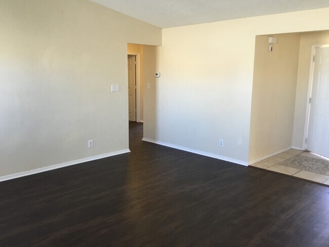 Building Photo - 6925 Topeka Hills Drive NE
