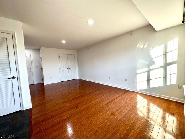 Foto del edificio - 594 Jefferson Ave