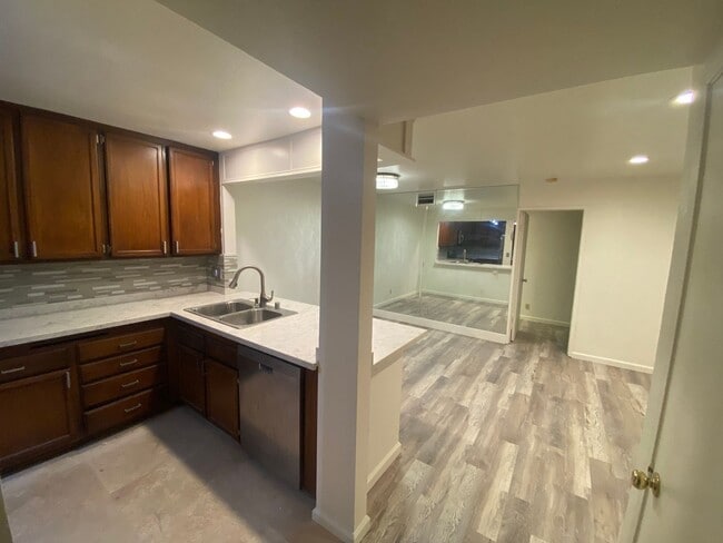 Building Photo - Mirasol 3 Bedroom Condo