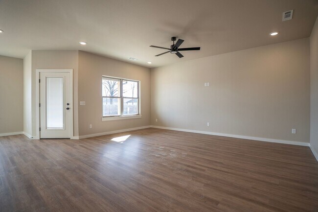 Foto del edificio - Gorgeous New Home Coming Soon!