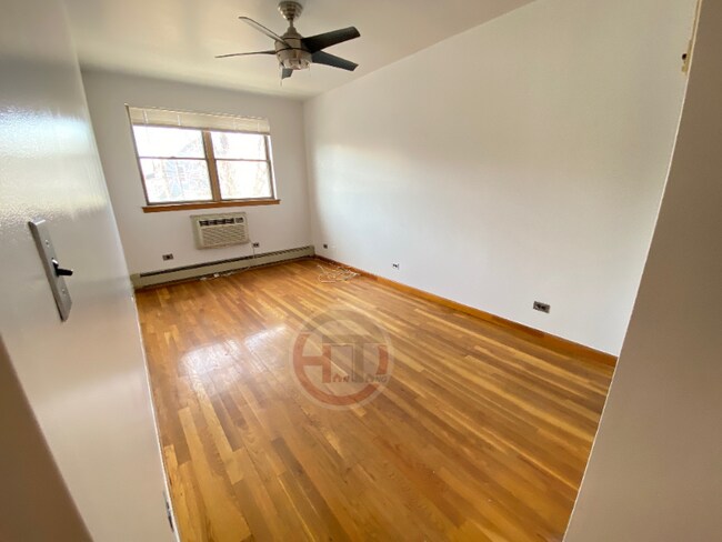 Foto del edificio - 1621 Edison Ave