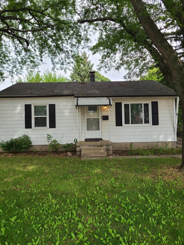 719 E Thirteen Mile Rd, Royal Oak, MI 48073 House for Rent in Royal