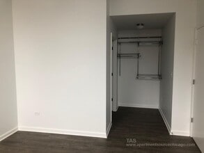 Building Photo - 932 W Dakin St