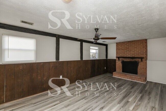 Foto del edificio - 4717 Hawksbury Rd