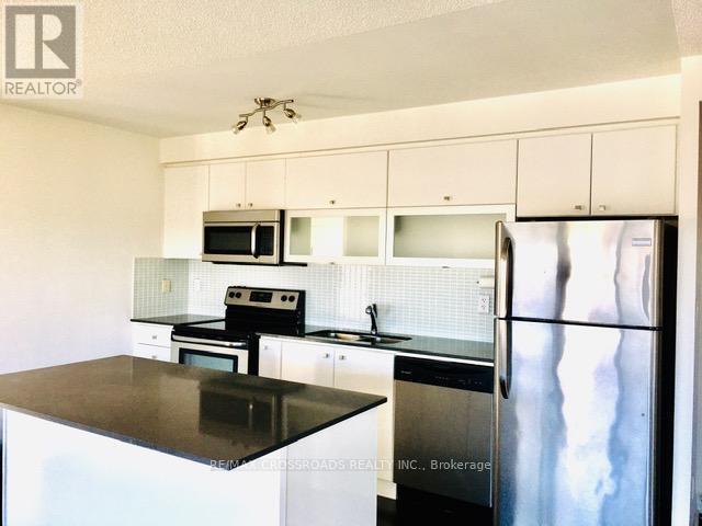 Building Photo - 2015 Sheppard Ave E