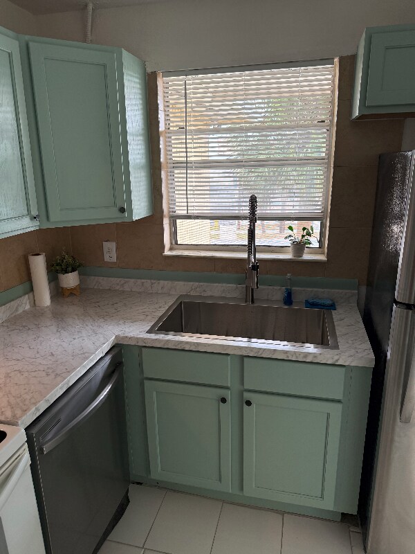 Foto del edificio - 2421 N Oleander Ave