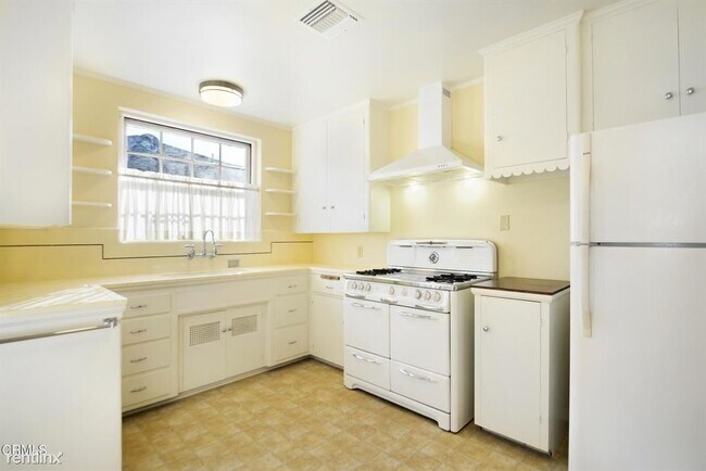 Foto del edificio - 3 br, 2 bath House - 2173 E Crary St