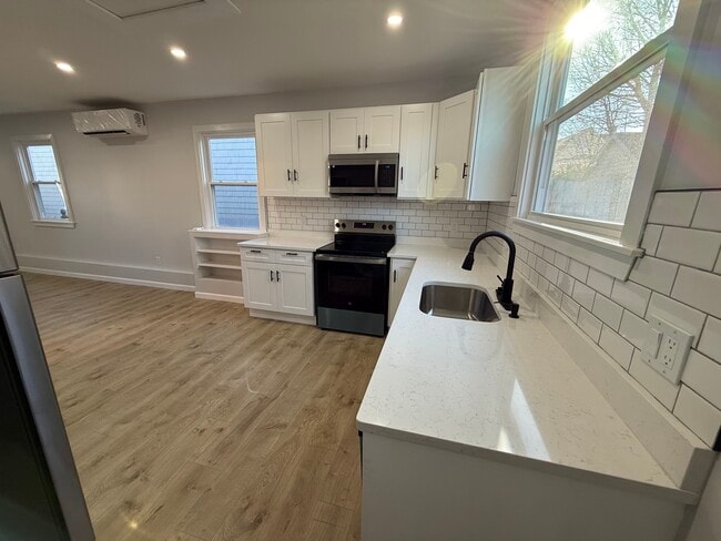 Building Photo - 95 Bowdoin St