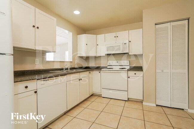 Foto del edificio - 432 SW 37th Terrace