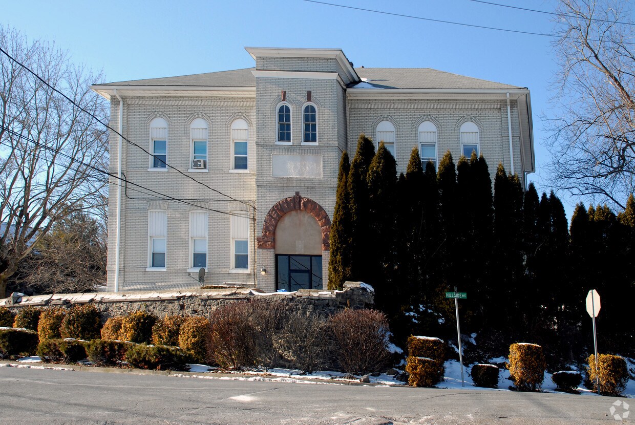 5324 5th St, Whitehall Township, PA 18052 Apartments in Whitehall Township, PA