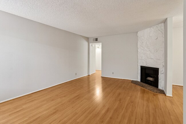 Foto del edificio - 725 E Providencia Ave