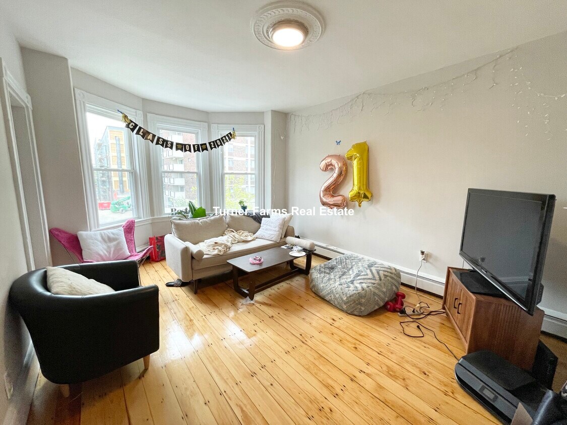 Primary Photo - 1623 Tremont St