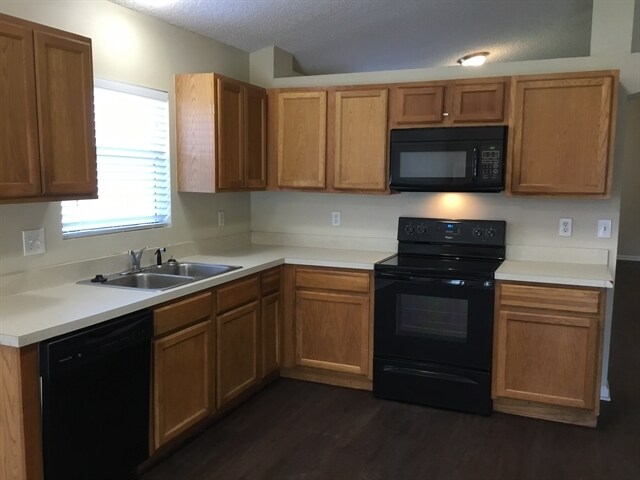 Foto del edificio - 2702 Fox Creek Dr E