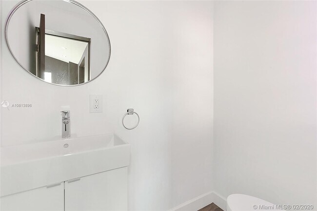 Foto del edificio - 2198 NE 183rd St