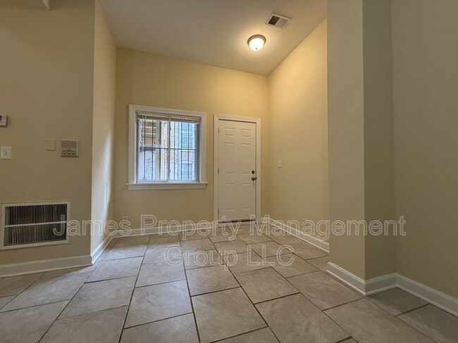 Building Photo - 2213 W Washington Blvd