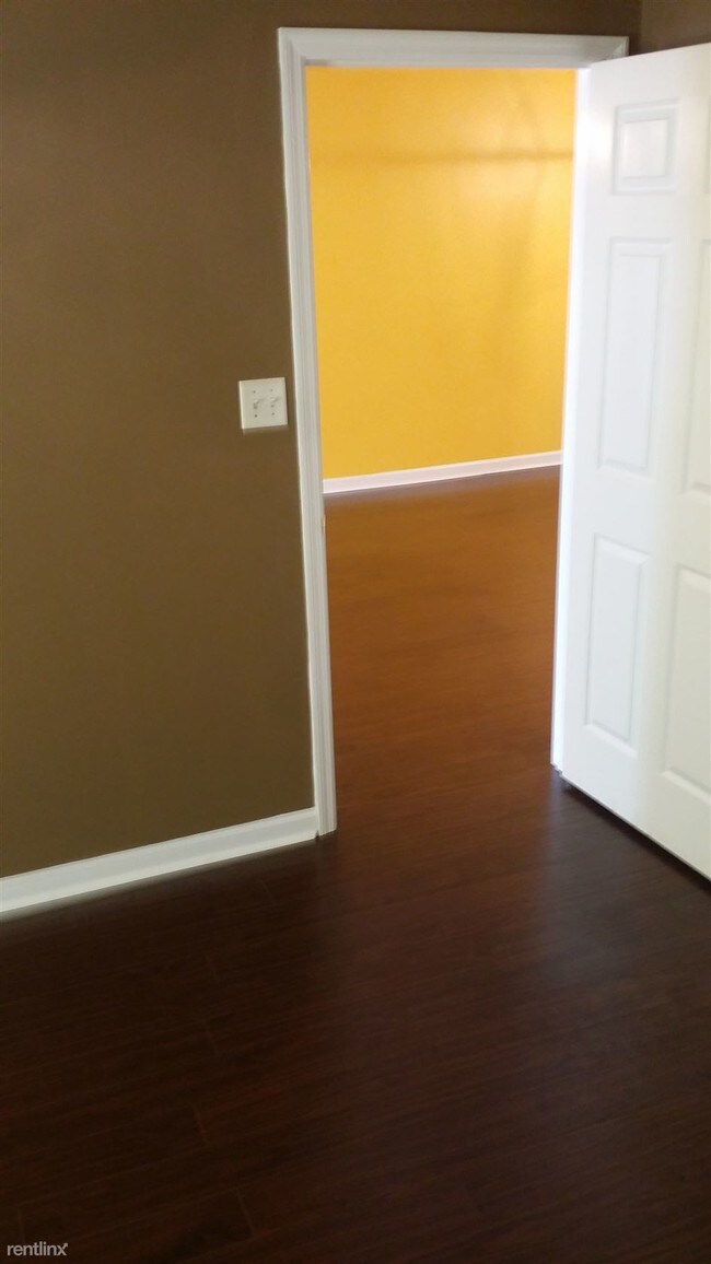 Foto del edificio - 218 Long Meadow Ln