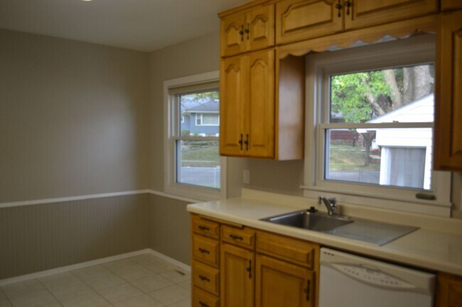 Foto del edificio - 3BR Home on Large Corner Lot – NW Rochester