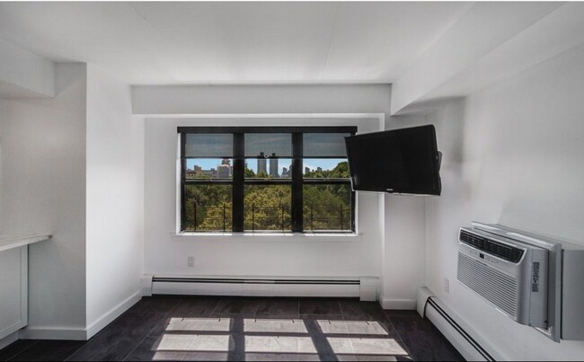 Foto del edificio - 300 W 110th St