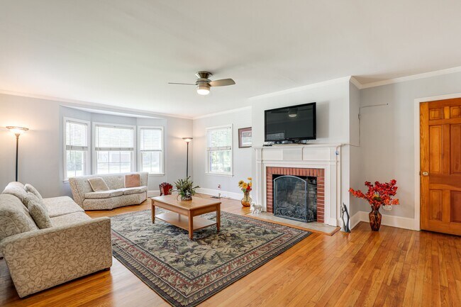 Foto del edificio - 206 Lakeland Dr