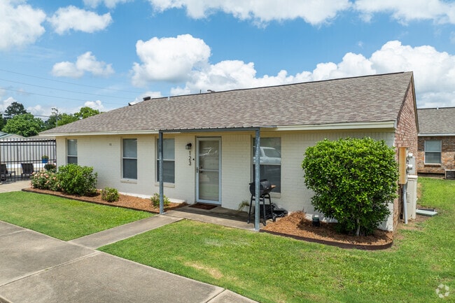 Building Photo - Hideaway Place Apartments