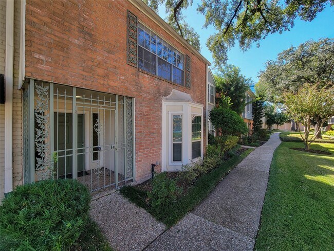 Foto del edificio - 1551 W Sam Houston Pkwy S